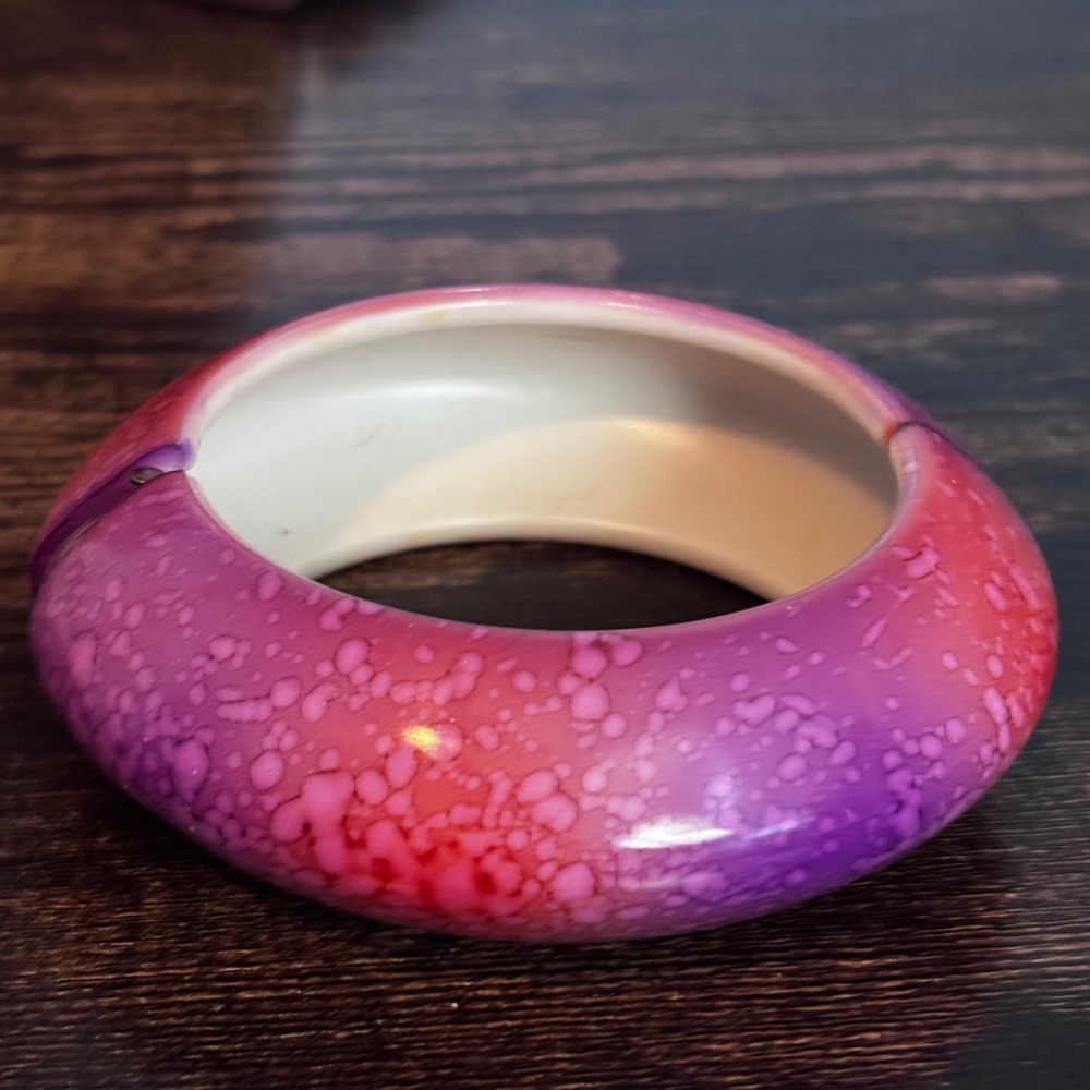Pink Purple Ombre Splatter Hard Plastic Hinged Chunky Bangle Bracelet